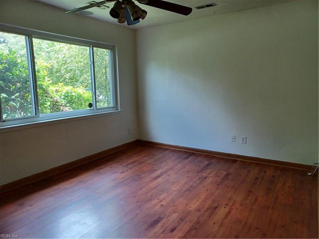 1403 Salton DR, Chesapeake, VA 23325