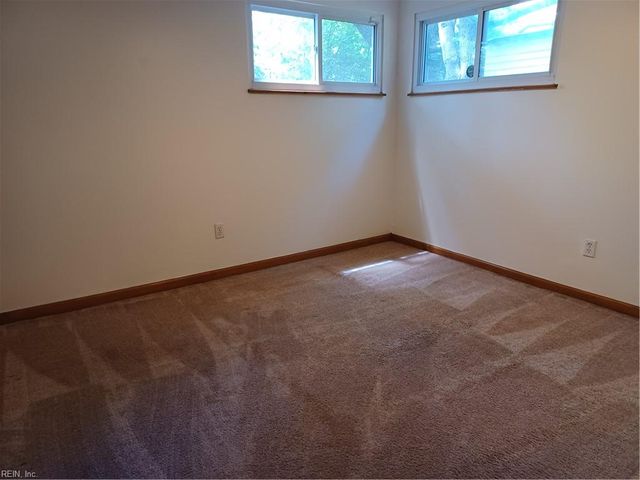 1403 Salton DR, Chesapeake, VA 23325