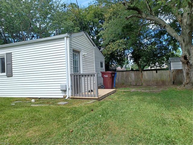 1403 Salton DR, Chesapeake, VA 23325