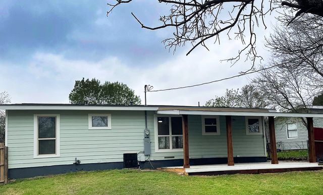 722 E Strong Parkway, Grand Prairie, TX 75050