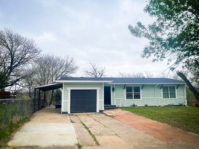 722 E Strong Parkway, Grand Prairie, TX 75050