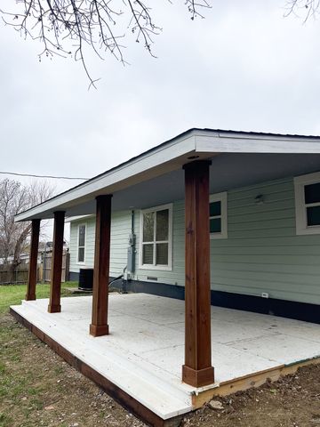 722 E Strong Parkway, Grand Prairie, TX 75050