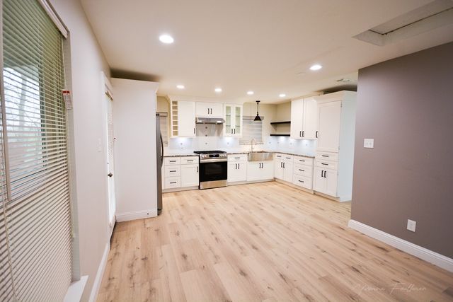 722 E Strong Parkway, Grand Prairie, TX 75050