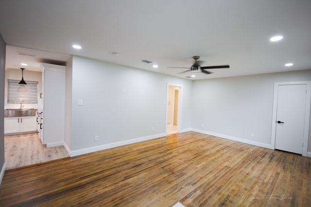 722 E Strong Parkway, Grand Prairie, TX 75050