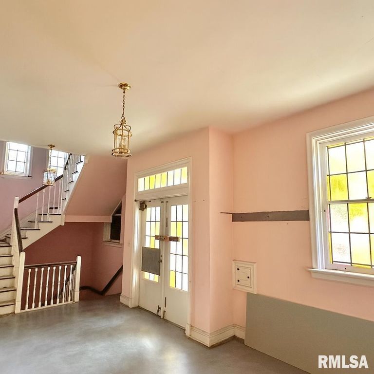 Image 2 of property listing at 421 E BROADWAY, Centralia, IL 62801