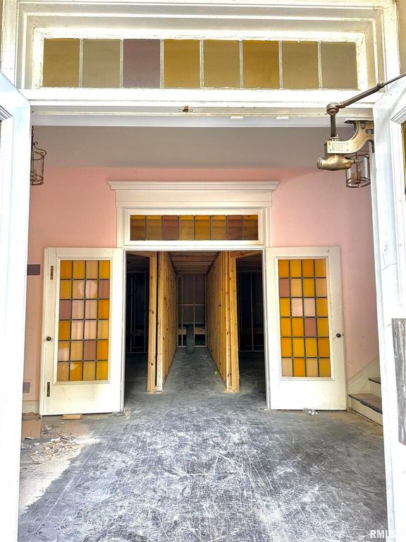 Image 12 of property listing at 421 E BROADWAY, Centralia, IL 62801