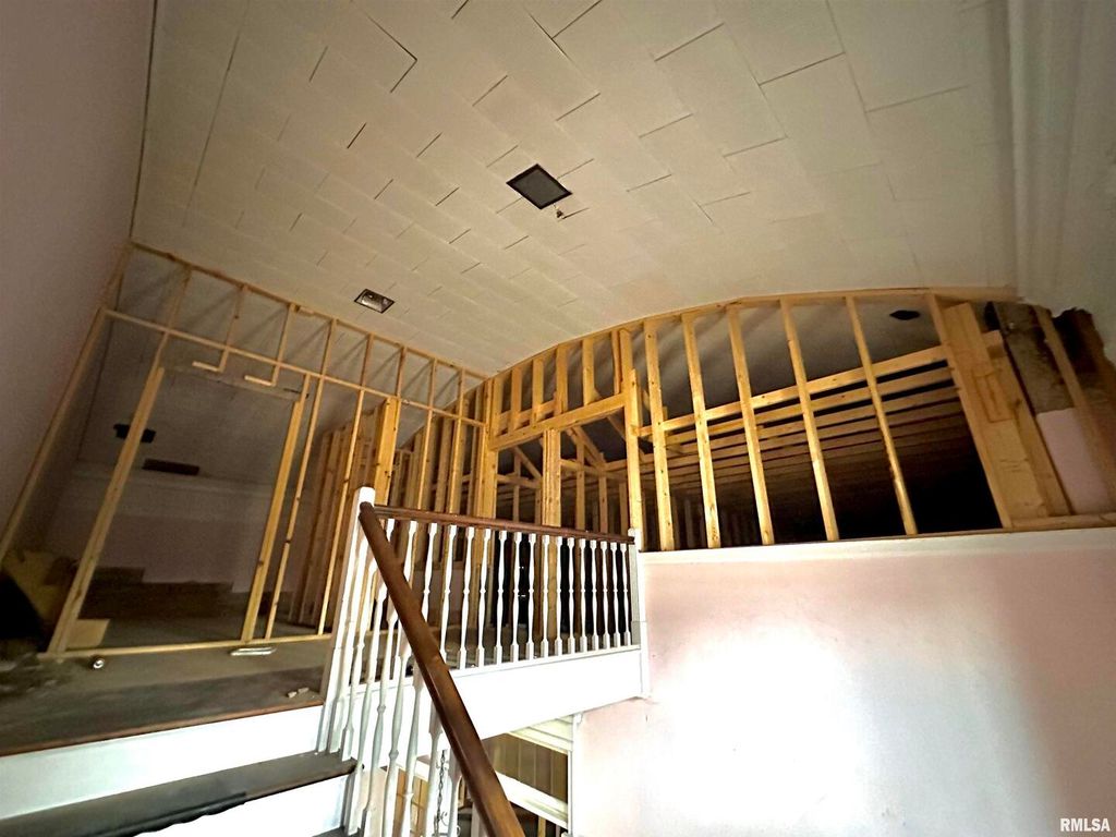 Image 15 of property listing at 421 E BROADWAY, Centralia, IL 62801