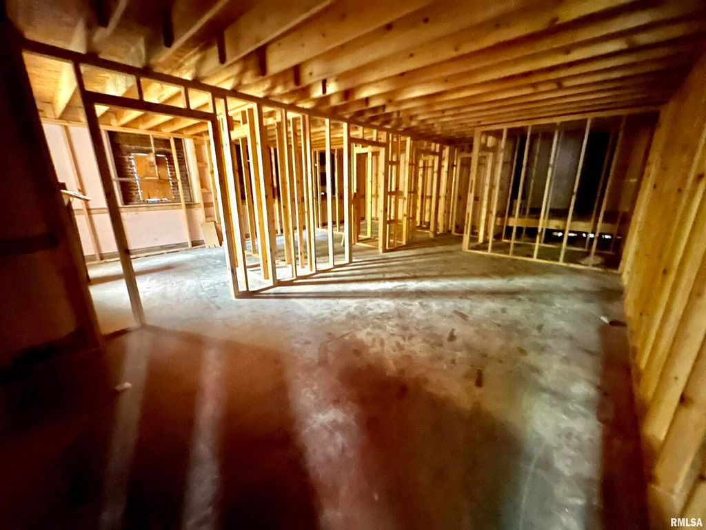 Image 16 of property listing at 421 E BROADWAY, Centralia, IL 62801