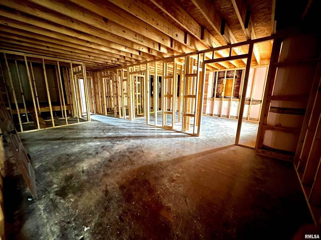 Image 18 of property listing at 421 E BROADWAY, Centralia, IL 62801