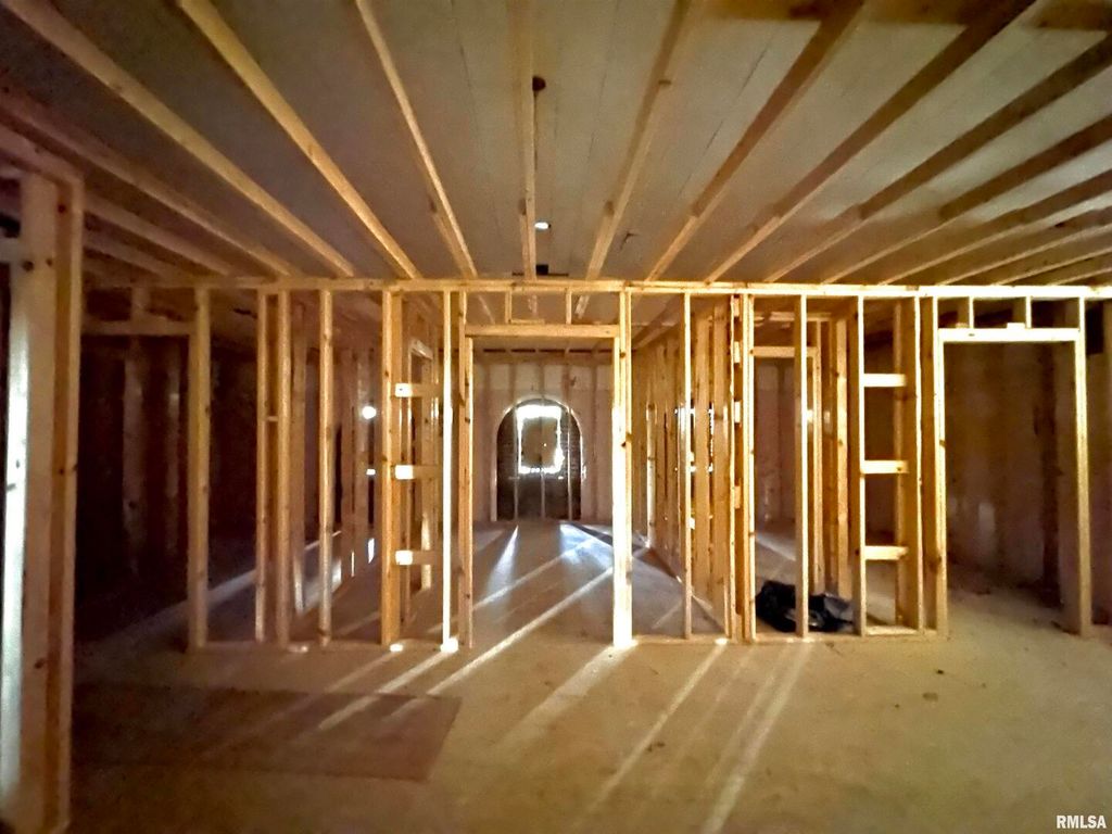 Image 20 of property listing at 421 E BROADWAY, Centralia, IL 62801