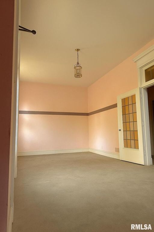 Image 3 of property listing at 421 E BROADWAY, Centralia, IL 62801