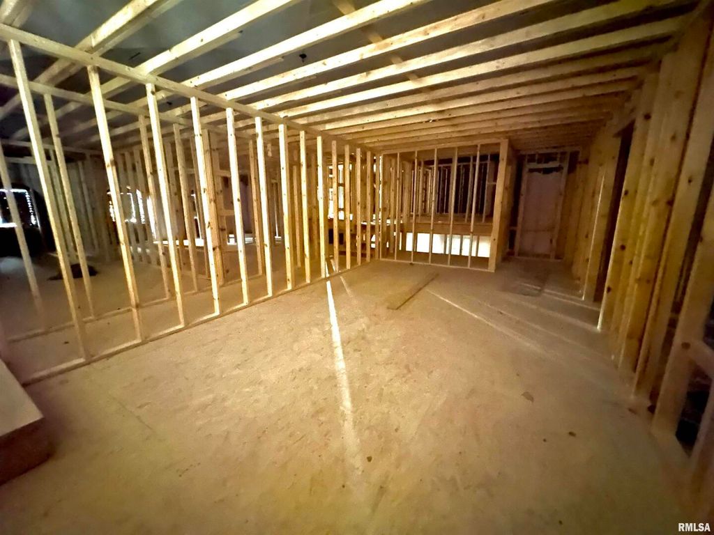 Image 21 of property listing at 421 E BROADWAY, Centralia, IL 62801