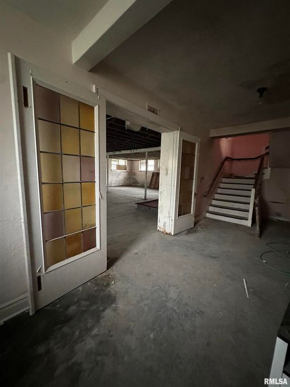 Image 28 of property listing at 421 E BROADWAY, Centralia, IL 62801