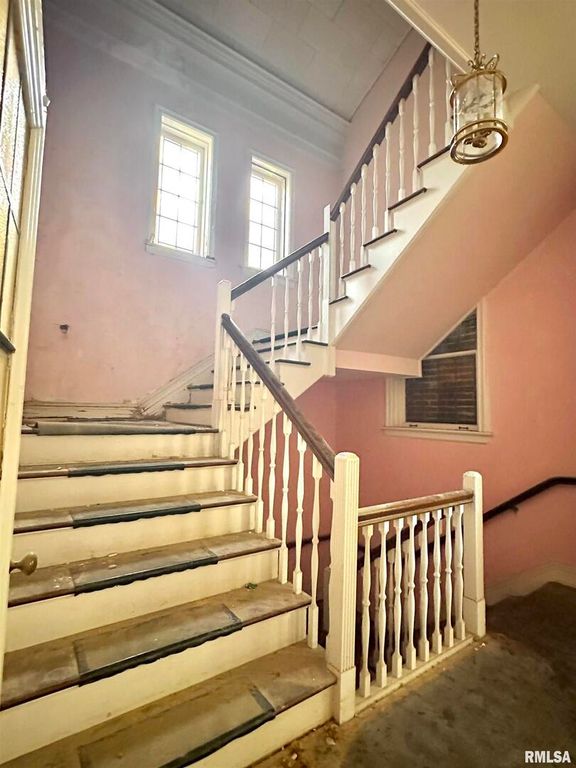 Image 4 of property listing at 421 E BROADWAY, Centralia, IL 62801