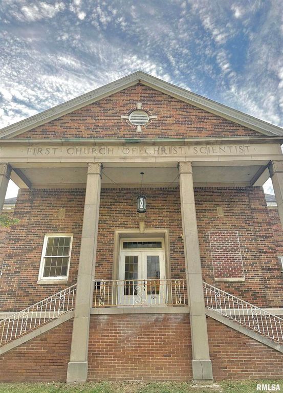 Image 6 of property listing at 421 E BROADWAY, Centralia, IL 62801