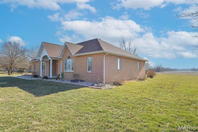 13790 State Route 143, Pocahontas, IL 62275