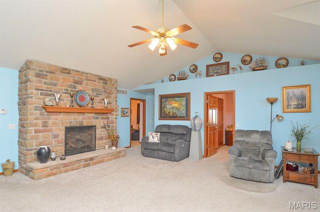 13790 State Route 143, Pocahontas, IL 62275