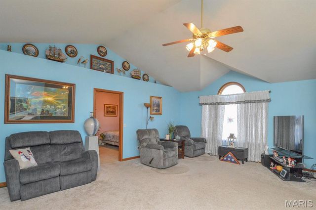 13790 State Route 143, Pocahontas, IL 62275