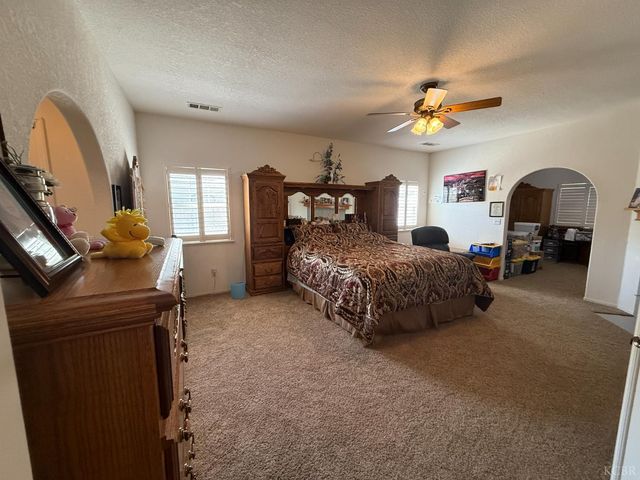 3062 Clubhouse Court, Hanford, CA 93230