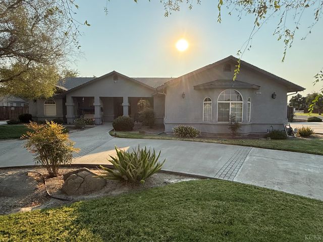 3062 Clubhouse Court, Hanford, CA 93230