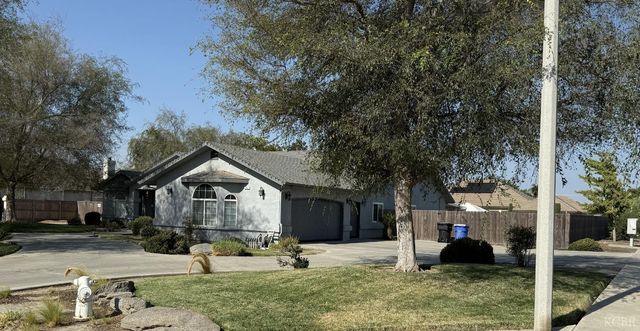 3062 Clubhouse Court, Hanford, CA 93230