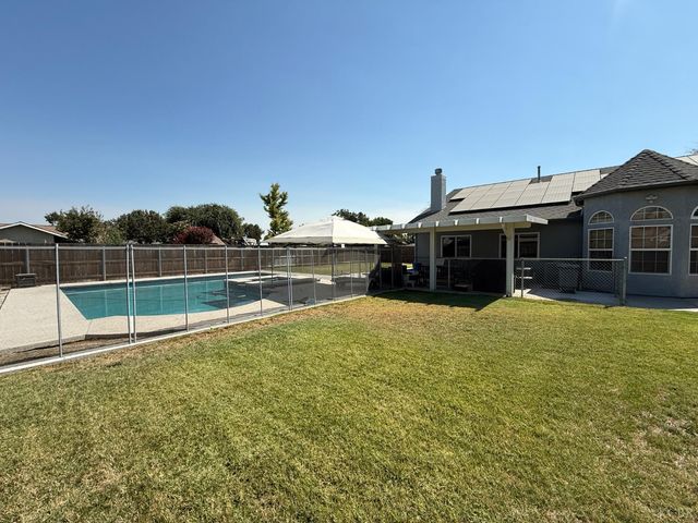 3062 Clubhouse Court, Hanford, CA 93230