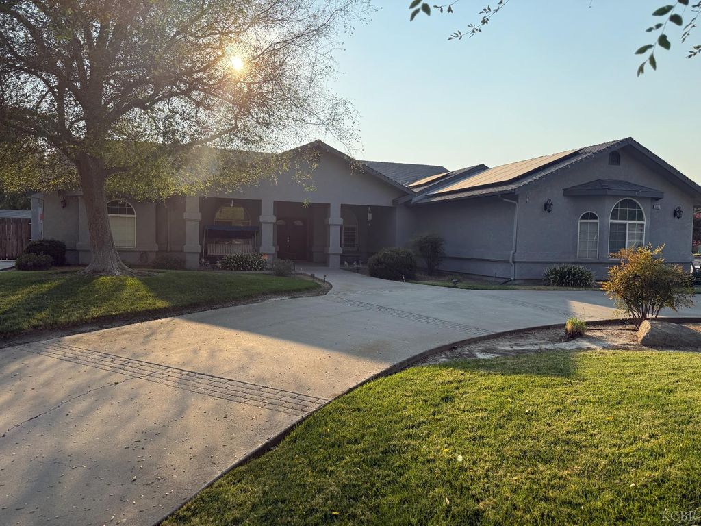 3062 Clubhouse Court, Hanford, CA 93230