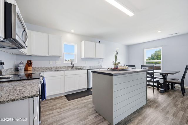881 Ashbury Lane, Ayden, NC 28513