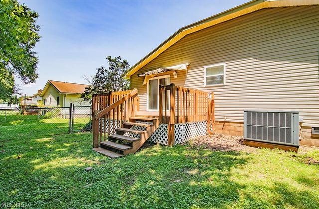 318 Greenwood Drive, Williamstown, WV 26187