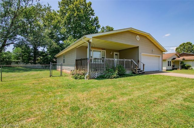 318 Greenwood Drive, Williamstown, WV 26187