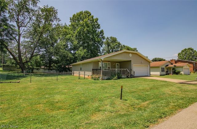 318 Greenwood Drive, Williamstown, WV 26187