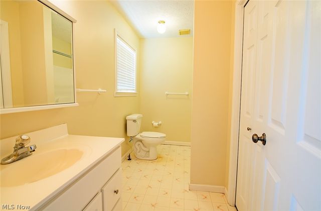 318 Greenwood Drive, Williamstown, WV 26187