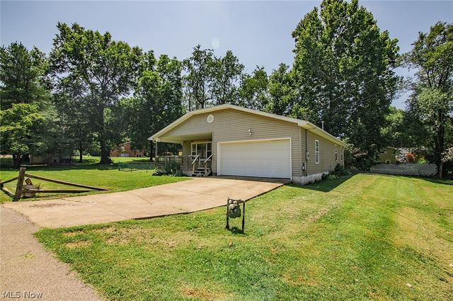 318 Greenwood Drive, Williamstown, WV 26187