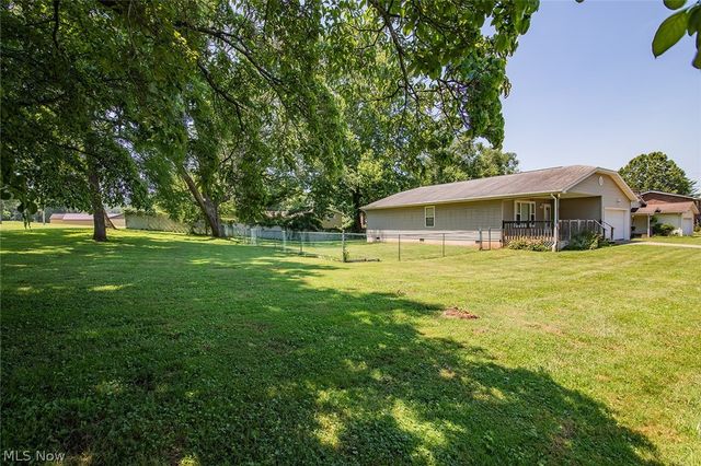 318 Greenwood Drive, Williamstown, WV 26187