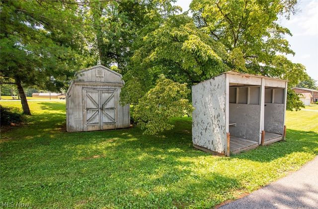 318 Greenwood Drive, Williamstown, WV 26187