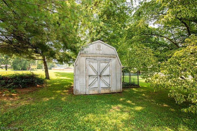 318 Greenwood Drive, Williamstown, WV 26187