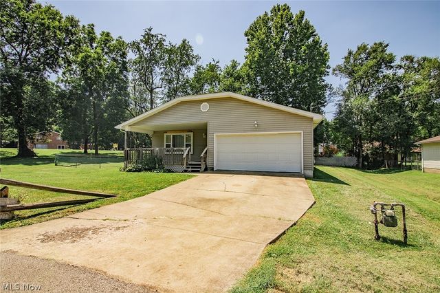 318 Greenwood Drive, Williamstown, WV 26187