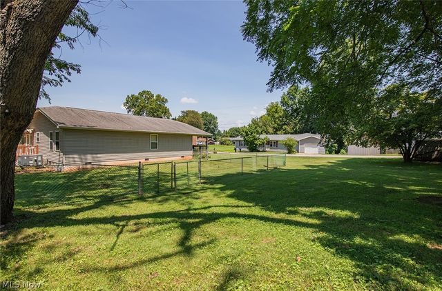 318 Greenwood Drive, Williamstown, WV 26187