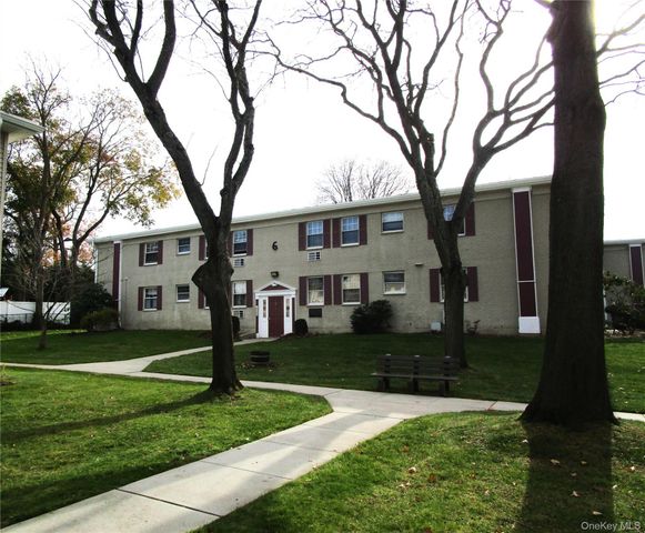 324 Post Avenue 6H, Westbury, NY 11590