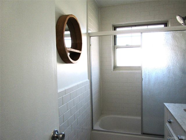 324 Post Avenue 6H, Westbury, NY 11590