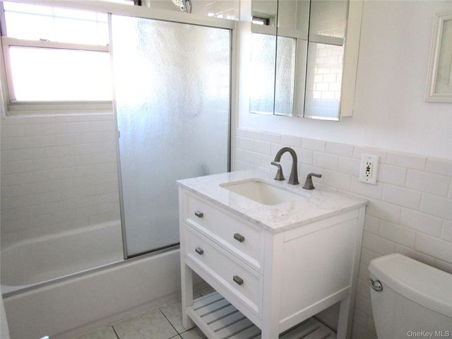 324 Post Avenue 6H, Westbury, NY 11590