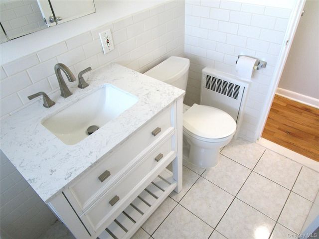 324 Post Avenue 6H, Westbury, NY 11590