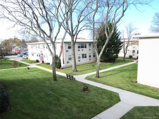 324 Post Avenue 6H, Westbury, NY 11590