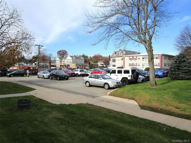 324 Post Avenue 6H, Westbury, NY 11590