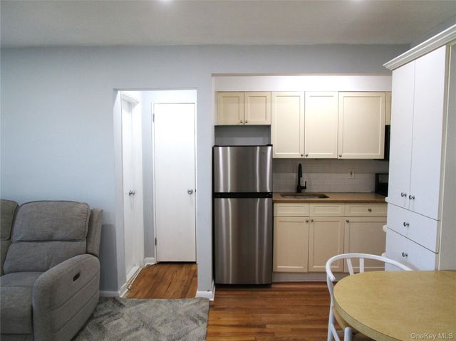 324 Post Avenue 6H, Westbury, NY 11590