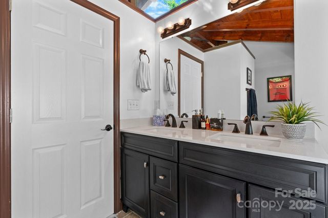 61 Honeycutt Lane, Nebo, NC 28761