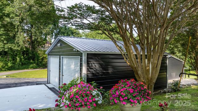 61 Honeycutt Lane, Nebo, NC 28761