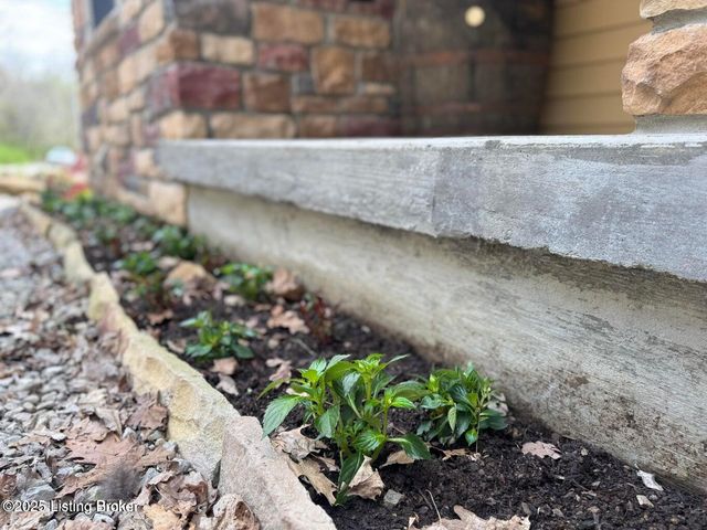 525 N Riverbend Rd, Leitchfield, KY 42754