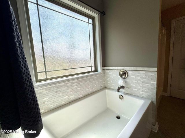 525 N Riverbend Rd, Leitchfield, KY 42754