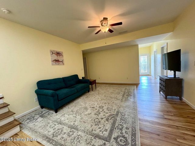 525 N Riverbend Rd, Leitchfield, KY 42754